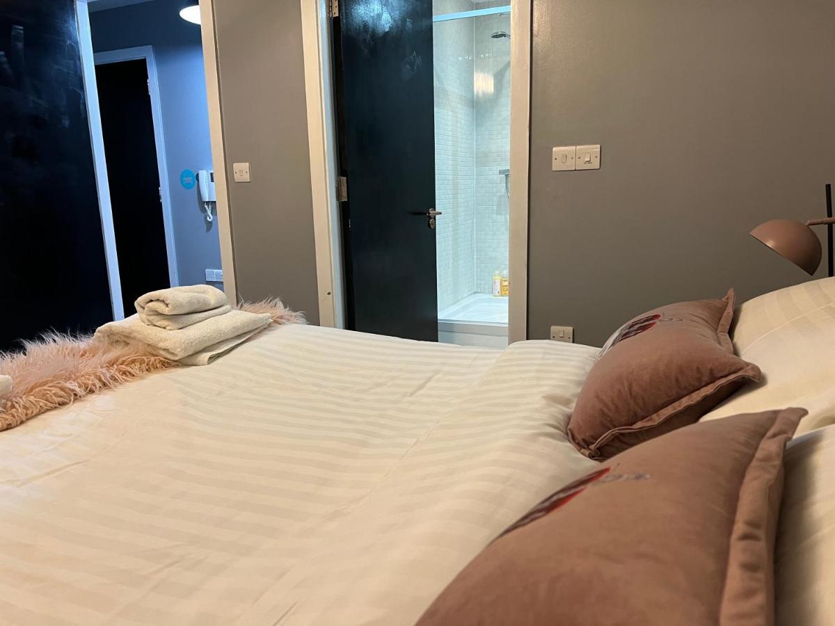 2 Bedroom Free Parking By Concert Square Sleeps 8 利物浦 外观 照片